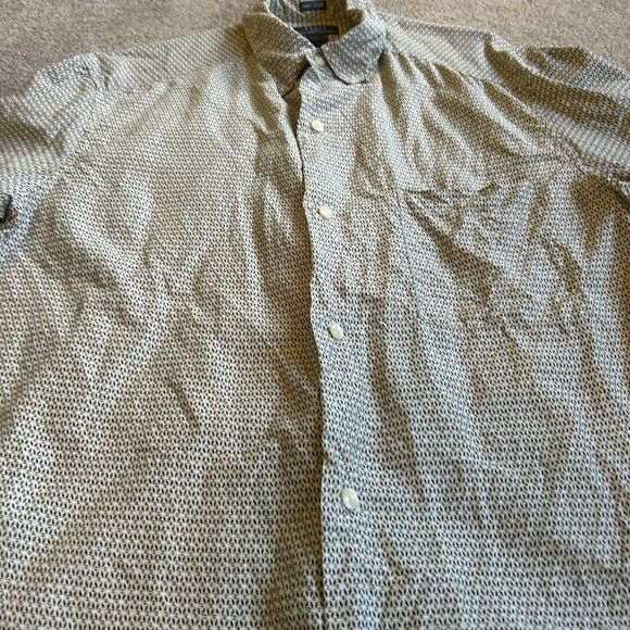 Crazy Horse Claiborne 100 %Silk Button Shirt Men Sz M Beige Short Sleeve Pocket - Picture 3 of 7